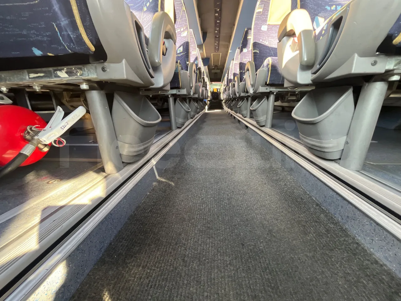 Volvo 9700 B12B  - Euro3 - 309kW - 13.680mt - seat brackets photo