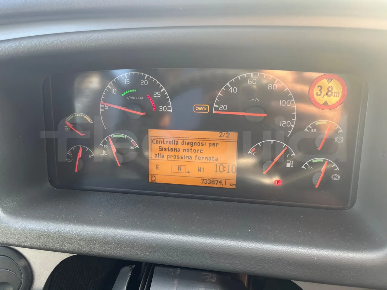 Volvo 9700 B12B  - Euro3 - 309kW - 13.680mt - dashboard lights on