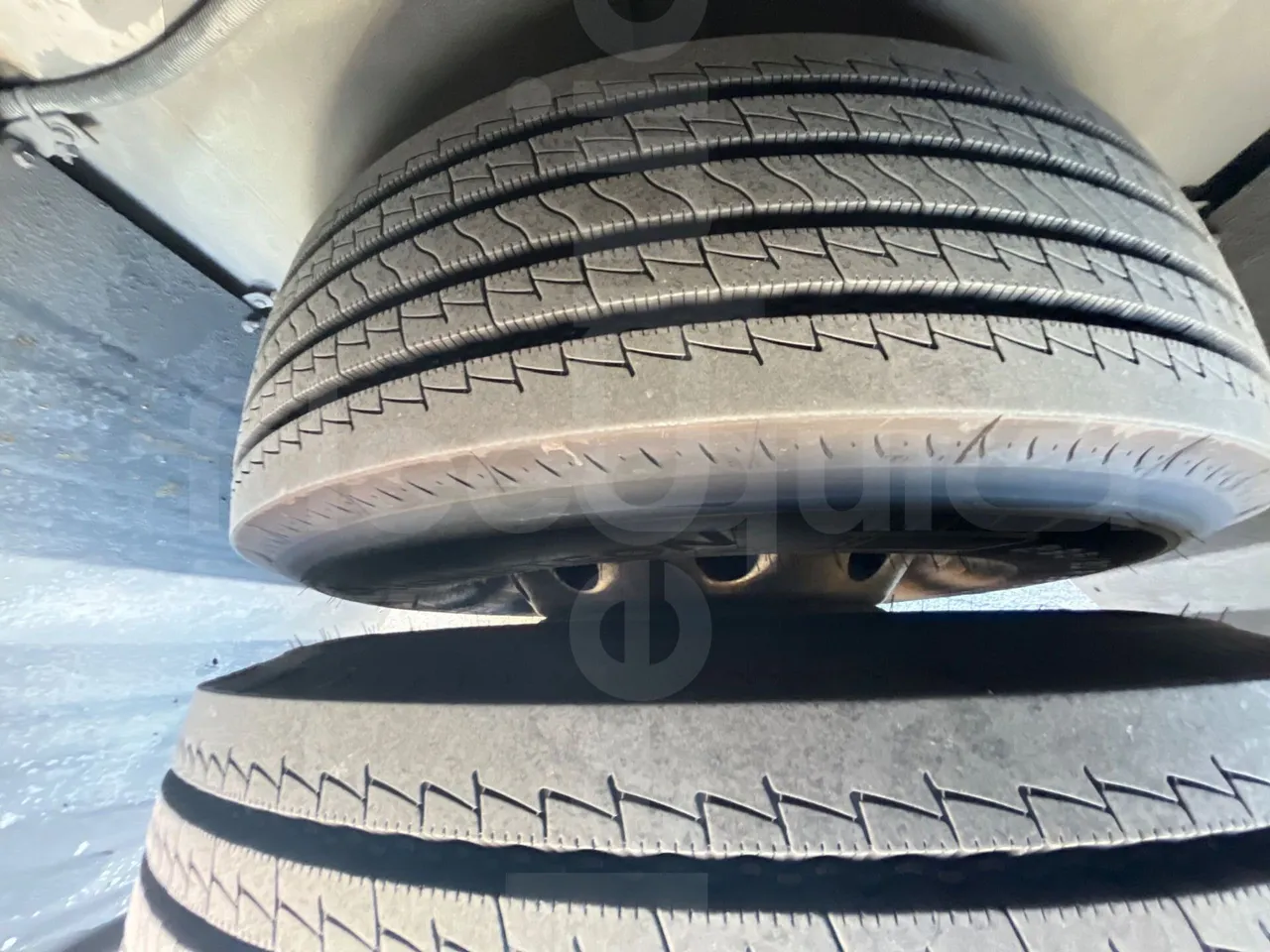 Volvo 9700 B12B  - Euro3 - 309kW - 13.680mt - axle 2 discs right