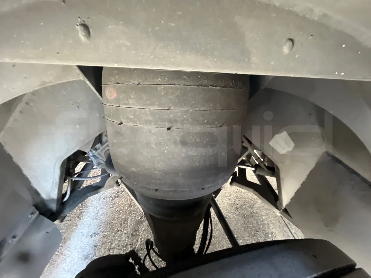 Volvo 9700 B12B  - Euro3 - 309kW - 13.680mt - front air springs right