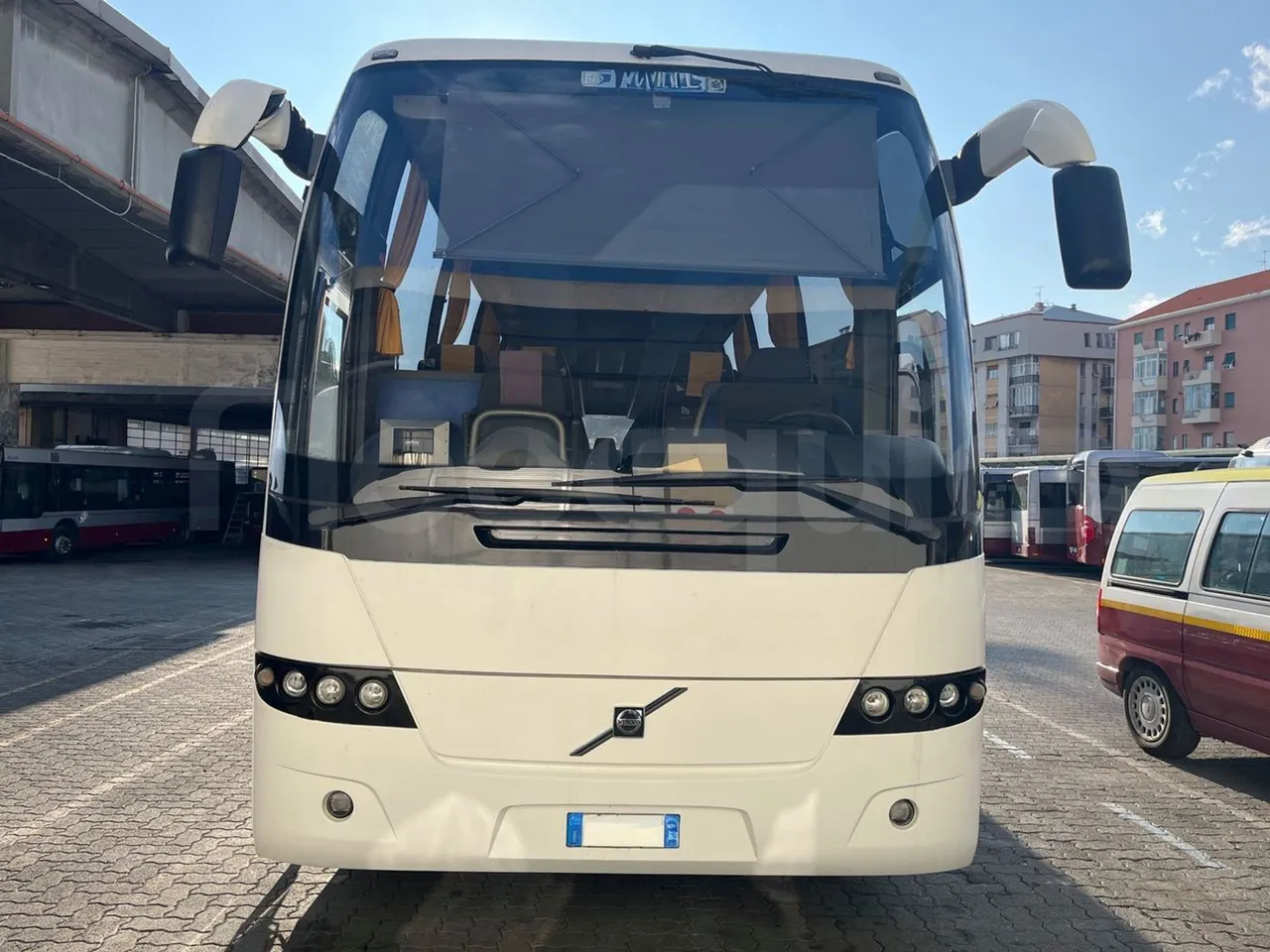 Volvo 9700 B12B  - Euro3 - 309kW - 13.680mt - front photo