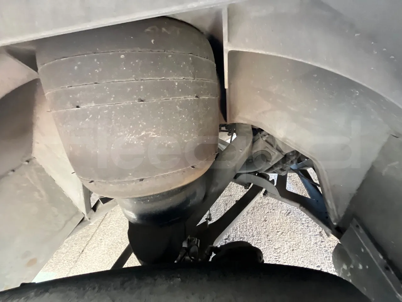 Volvo 9700 B12B  - Euro3 - 309kW - 13.680mt - front shock absorbers left