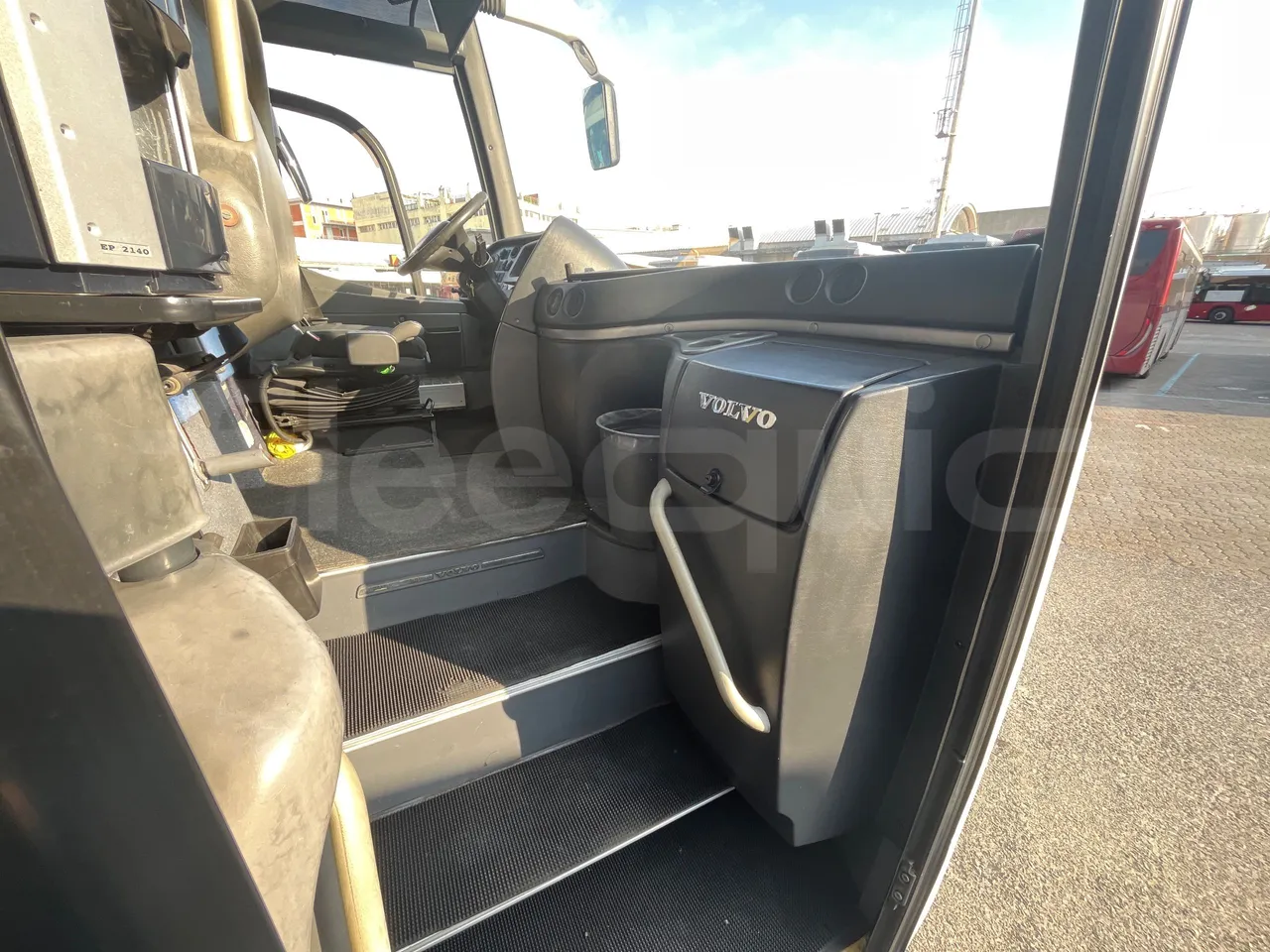 Volvo 9700 B12B  - Euro3 - 309kW - 13.680mt - handrails photo