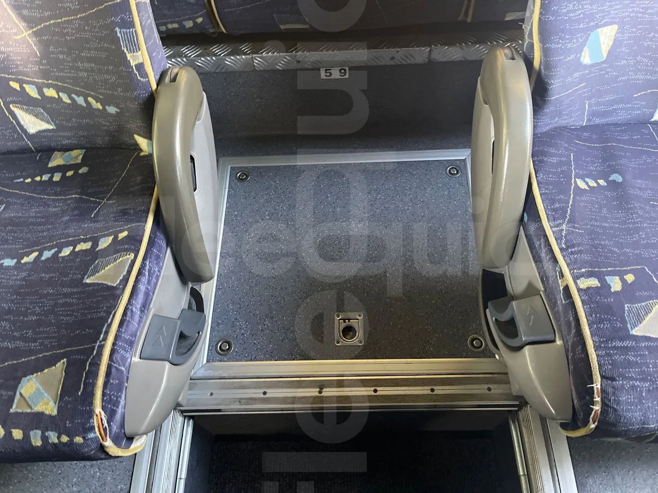 Volvo 9700 B12B  - Euro3 - 309kW - 13.680mt - floor hatches photo