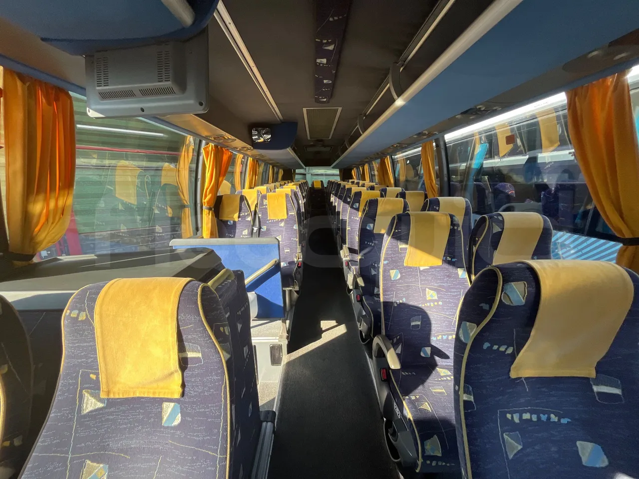 Volvo 9700 B12B  - Euro3 - 309kW - 13.680mt - reverse view middle aisle