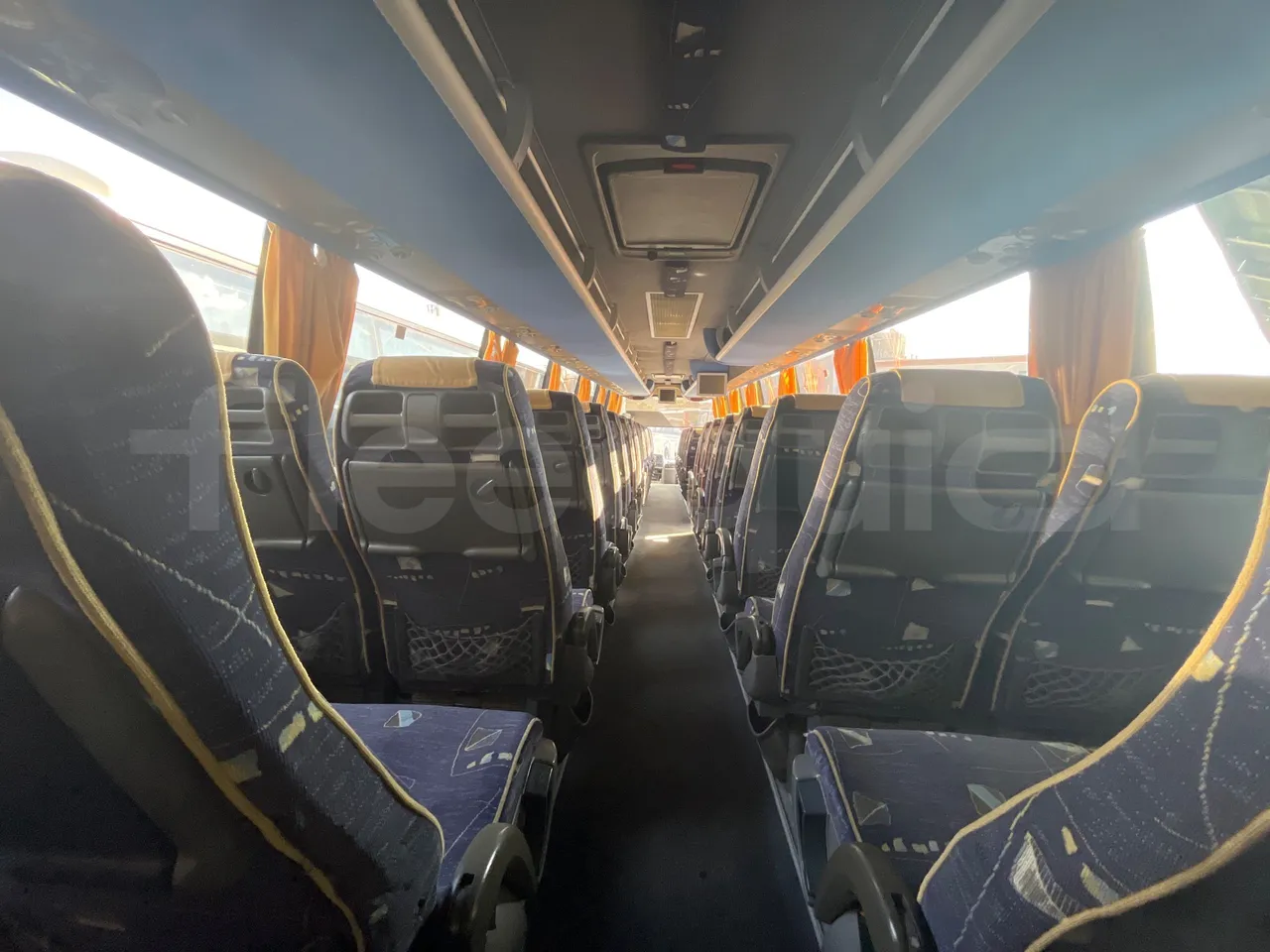 Volvo 9700 B12B  - Euro3 - 309kW - 13.680mt - forward view all seats last row height