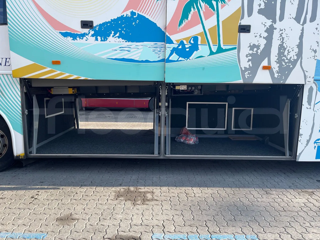 Volvo 9700 B12B  - Euro3 - 309kW - 13.680mt - luggage rack photo