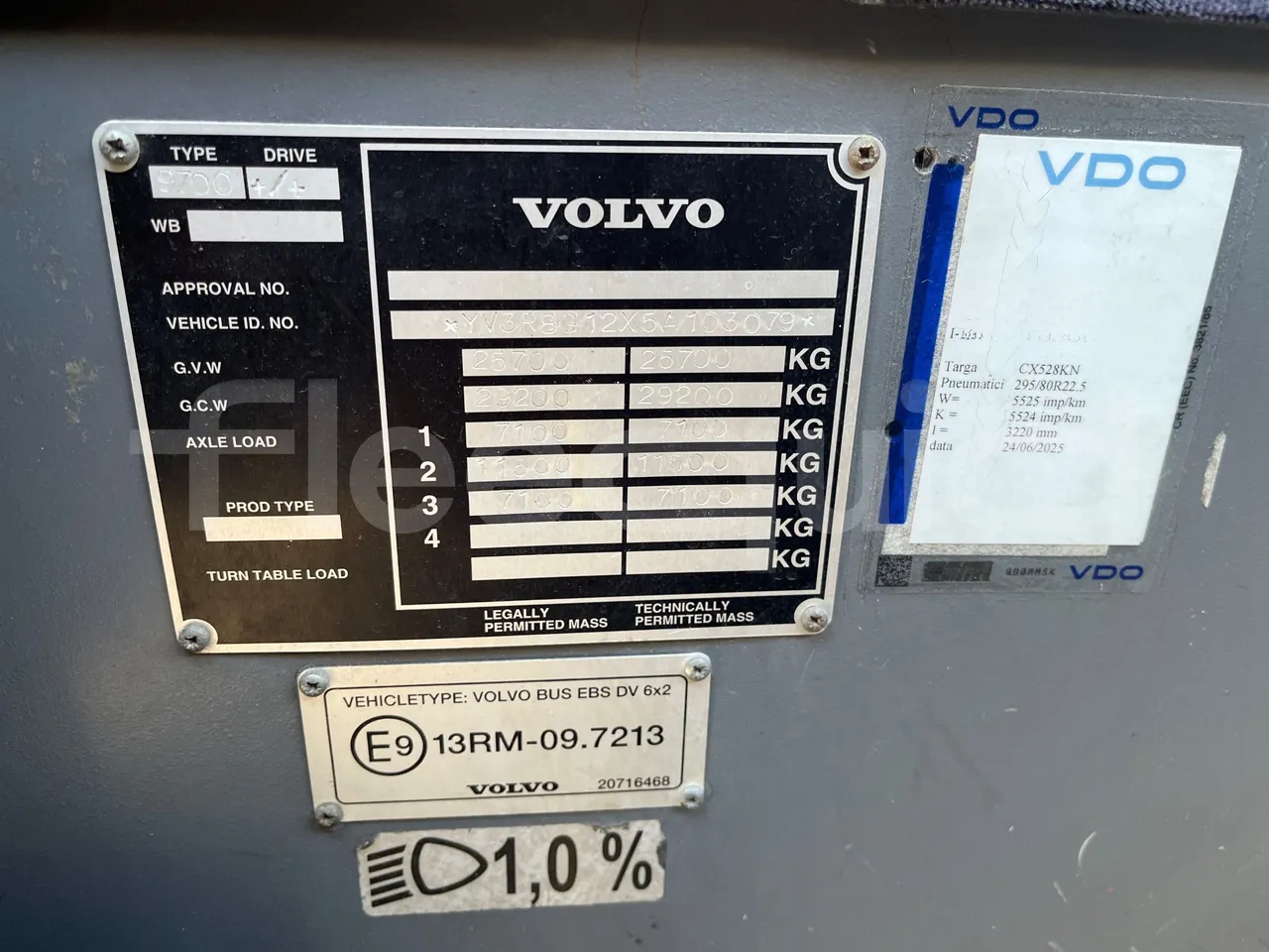 Volvo 9700 B12B  - Euro3 - 309kW - 13.680mt - vehicle plate photo