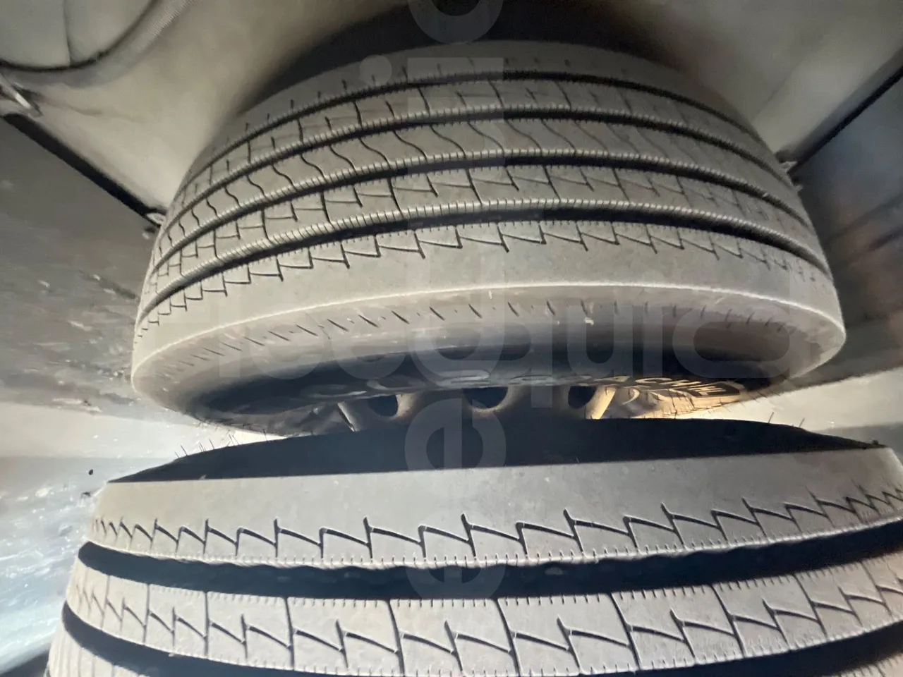 Volvo 9700 B12B  - Euro3 - 309kW - 13.680mt - axle 3 air springs 1 right