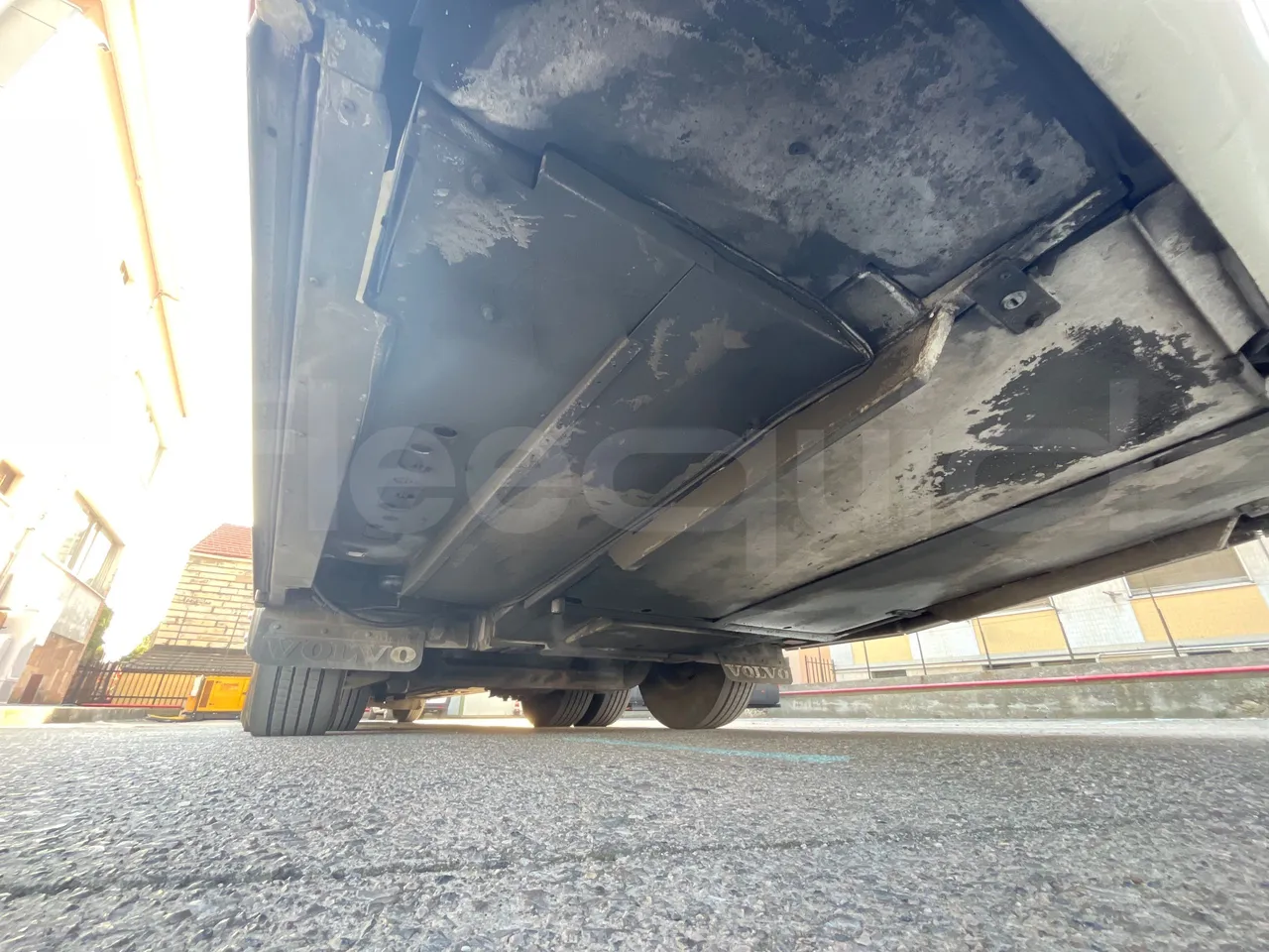 Volvo 9700 B12B  - Euro3 - 309kW - 13.680mt - axel 3 leaf spring left