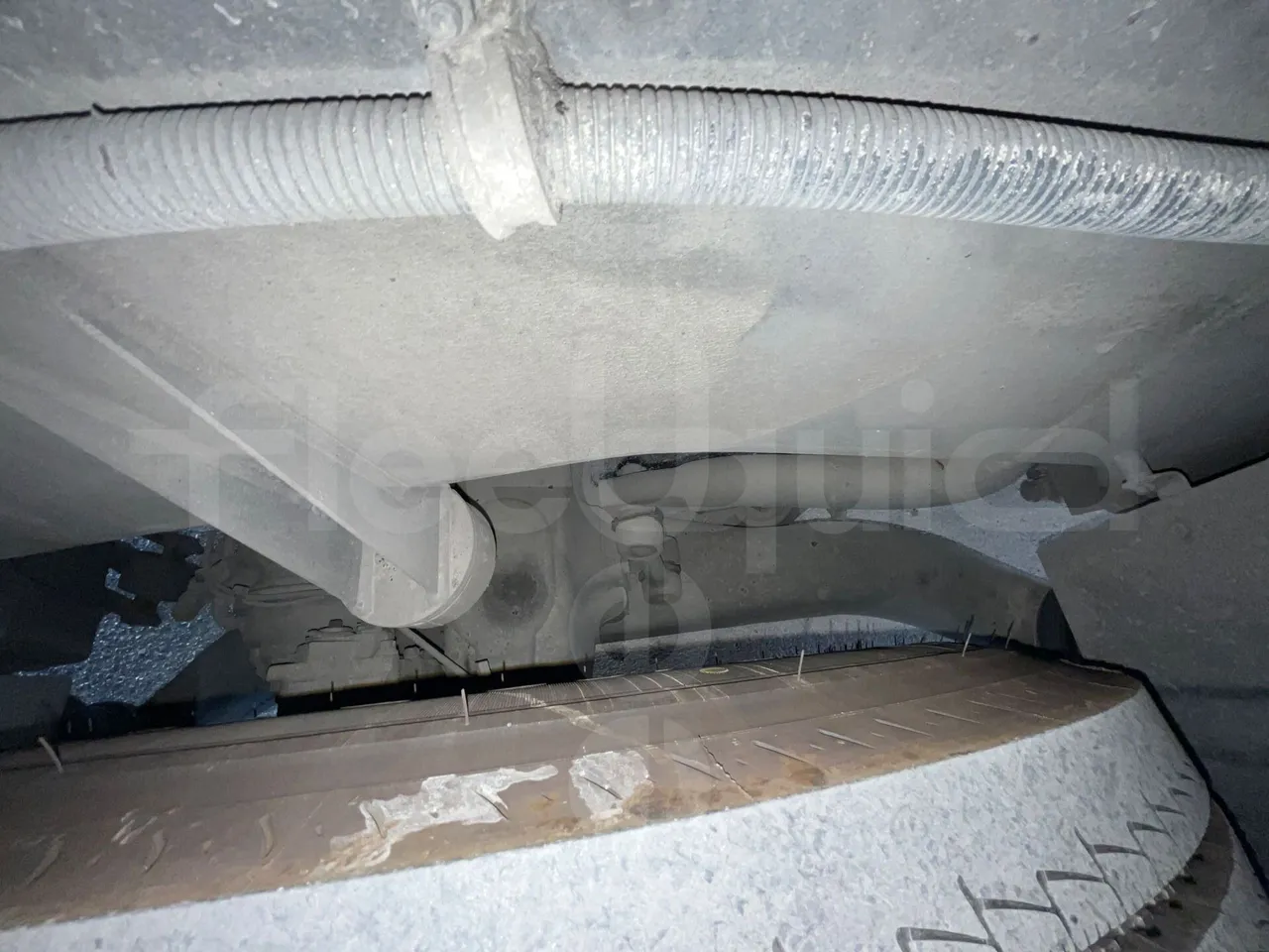 Volvo 9700 B12B  - Euro3 - 309kW - 13.680mt - axel 2 leaf spring right