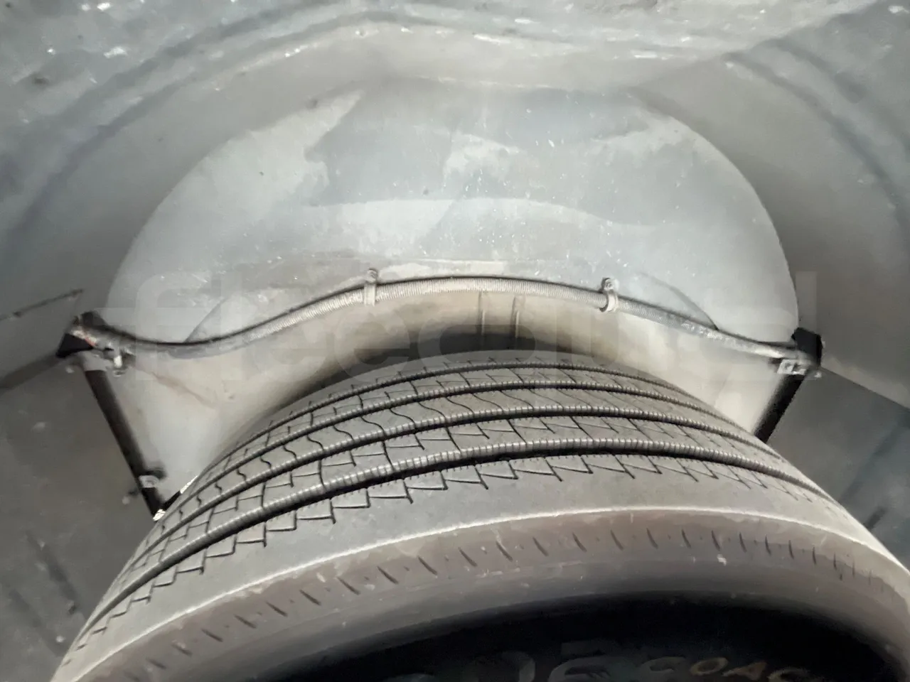 Volvo 9700 B12B  - Euro3 - 309kW - 13.680mt - axel 3 shock absorbers 2 right