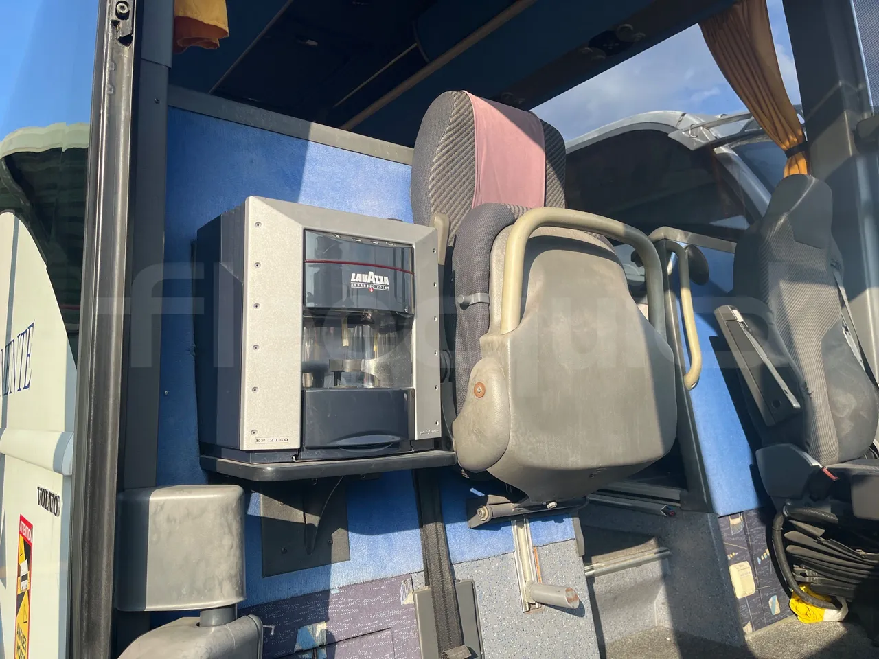 Volvo 9700 B12B  - Euro3 - 309kW - 13.680mt - hostess seat photo