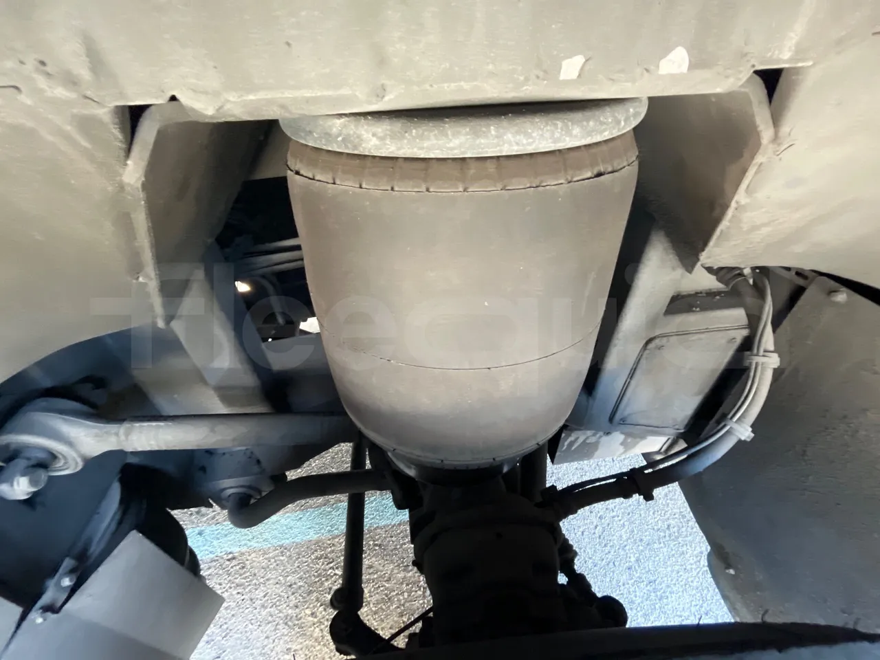 Volvo 9700 B12B  - Euro3 - 309kW - 13.680mt - axle 2 shock absorbers 1 left