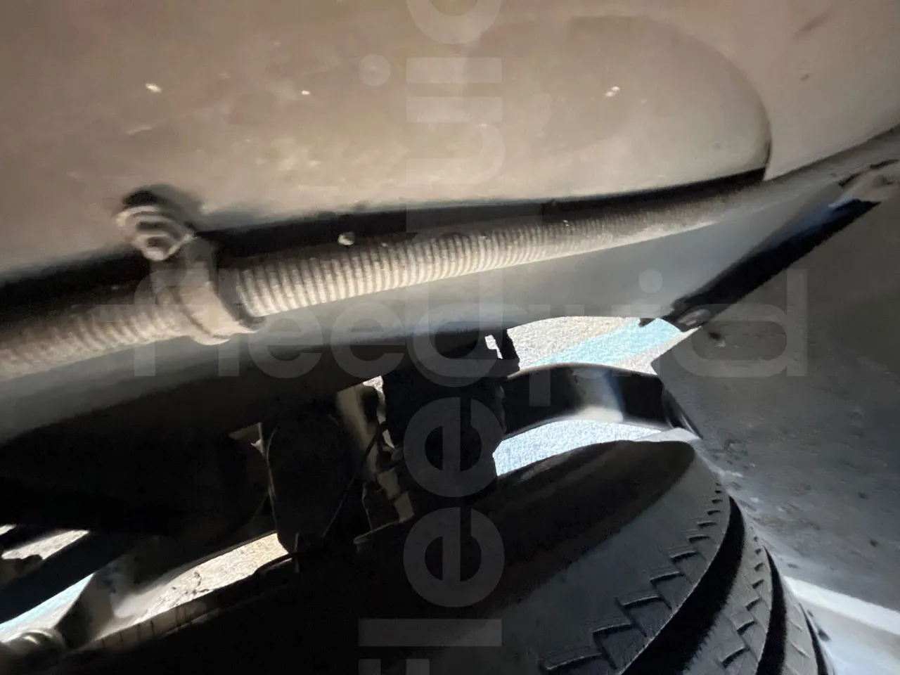 Volvo 9700 B12B  - Euro3 - 309kW - 13.680mt - axle 2 shock absorbers 2 left