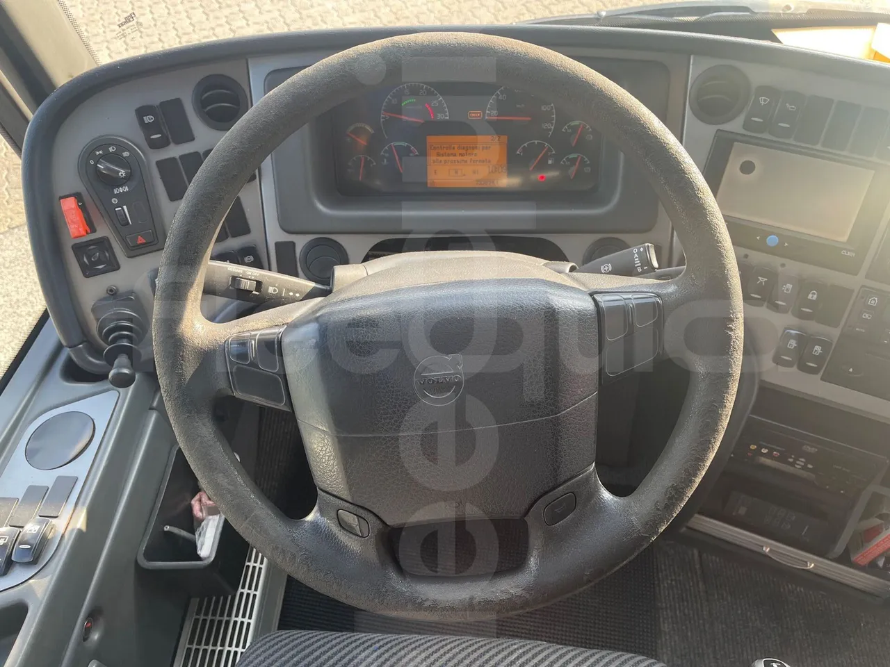 Volvo 9700 B12B  - Euro3 - 309kW - 13.680mt - steering wheel photo