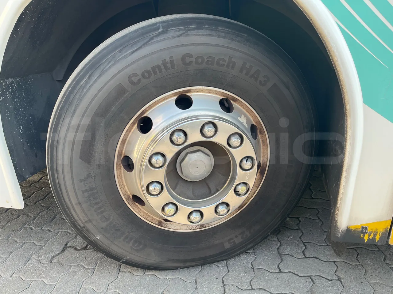 Volvo 9700 B12B  - Euro3 - 309kW - 13.680mt - front left tire measurements