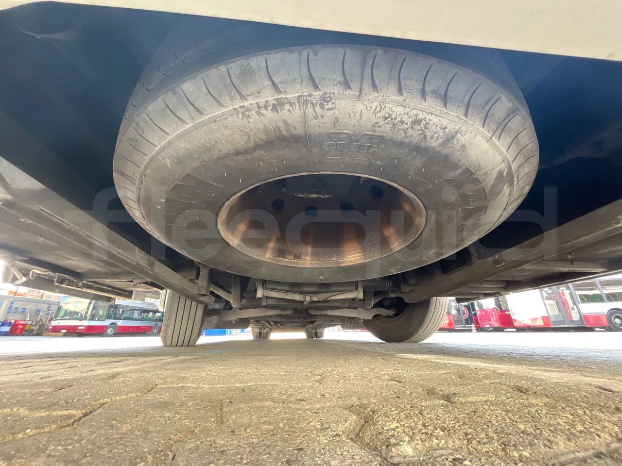 Volvo 9700 B12B  - Euro3 - 309kW - 13.680mt - front undercarriage from front