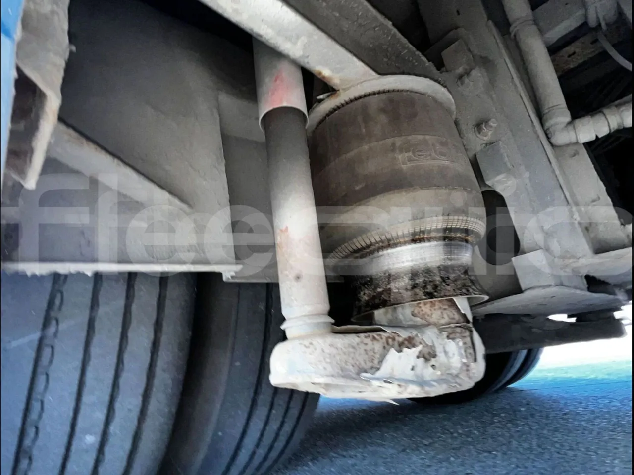 Mercedes-Benz OC 500 RF A4GC10 -EUR4 -260kW -13.5m - axel 2 air springs 1 left