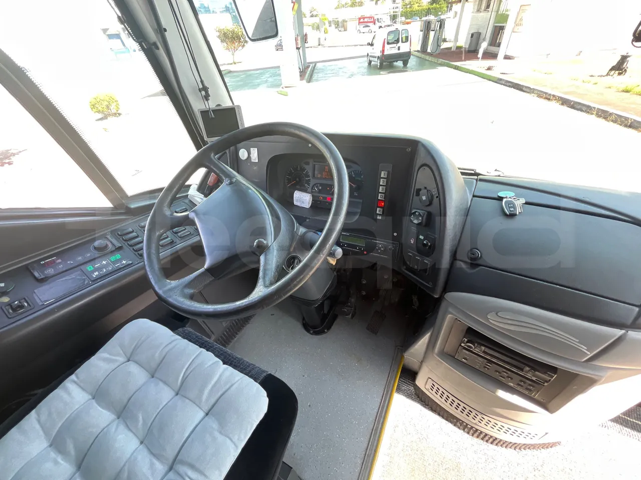 Mercedes-Benz OC 500 RF A4GC10 -EUR4 -260kW -13.5m - buttons panels on