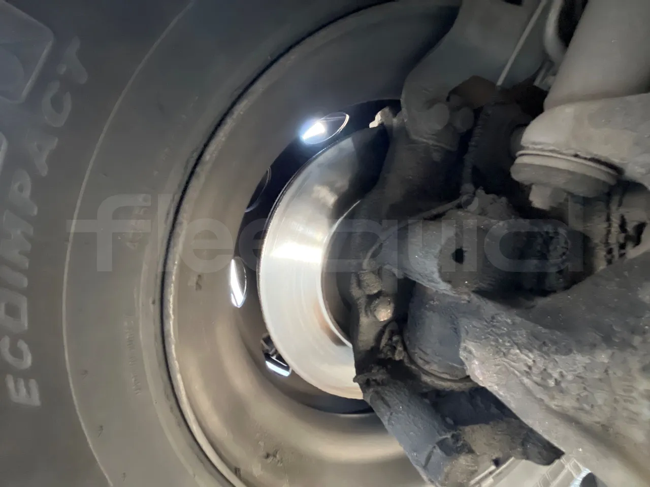 Mercedes-Benz OC 500 RF A4GC10 -EUR4 -260kW -13.5m - front discs left