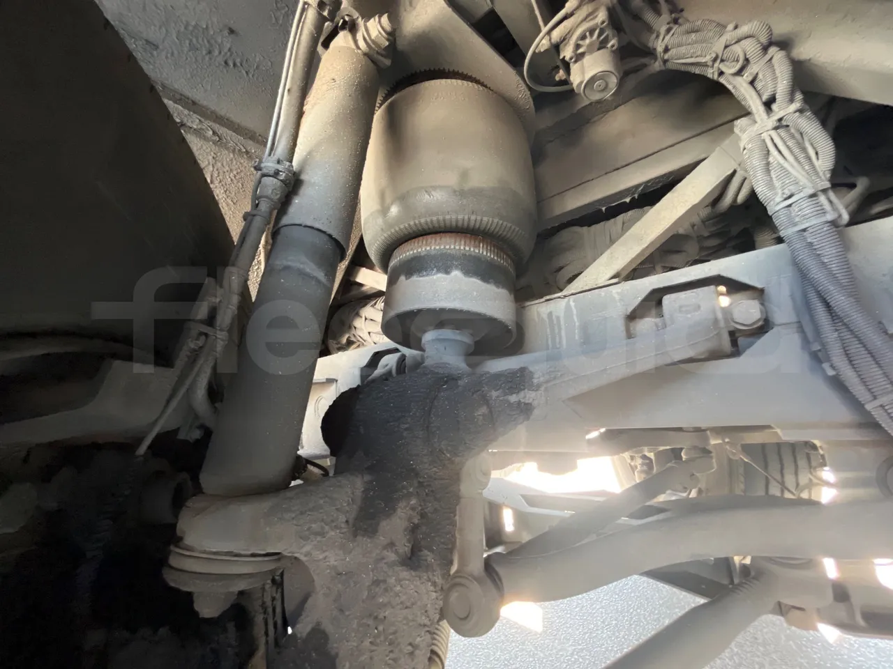 Mercedes-Benz OC 500 RF A4GC10 -EUR4 -260kW -13.5m - front shock absorbers left