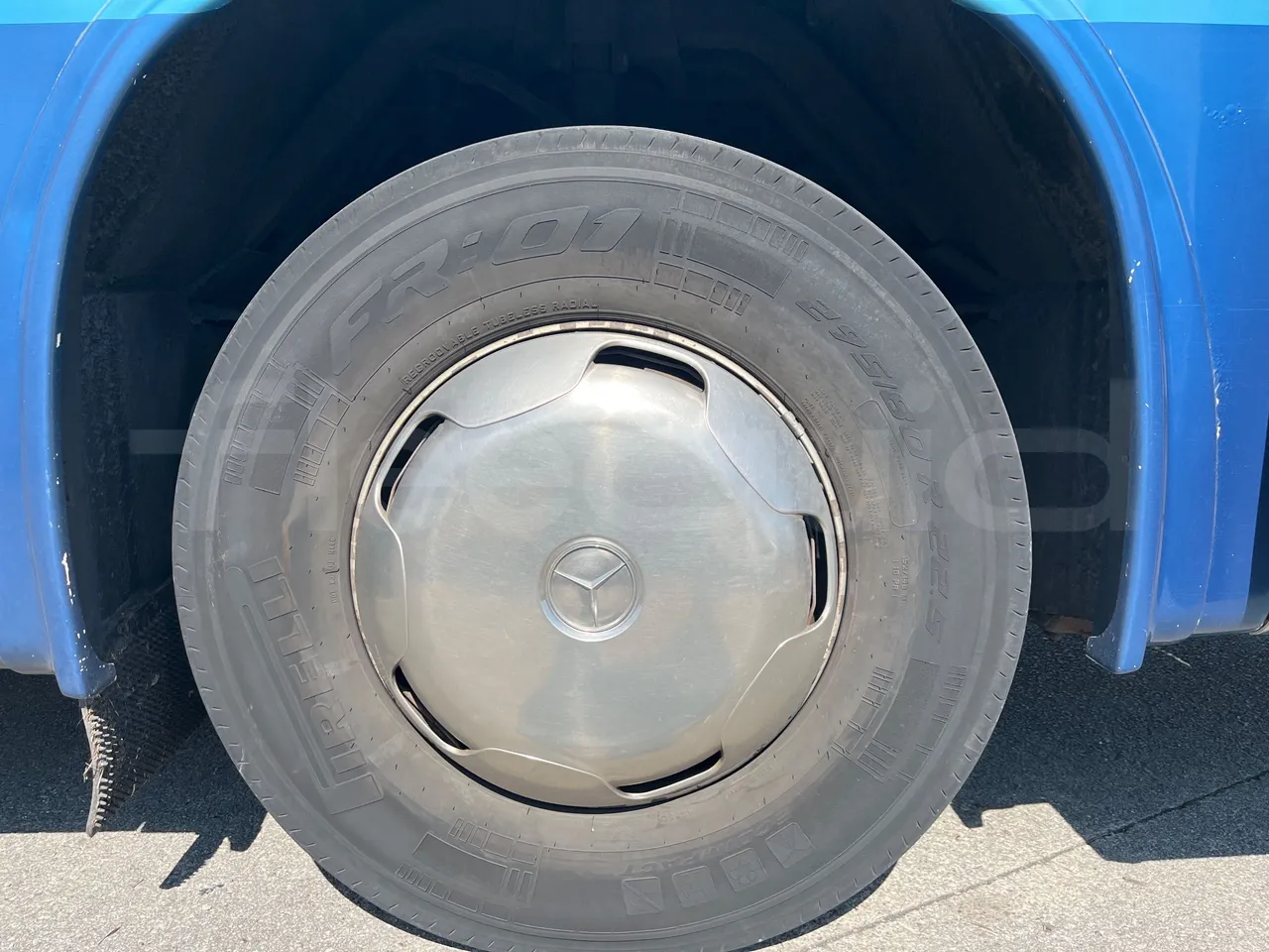 Mercedes-Benz OC 500 RF A4GC10 -EUR4 -260kW -13.5m - tread condition second axle tires right