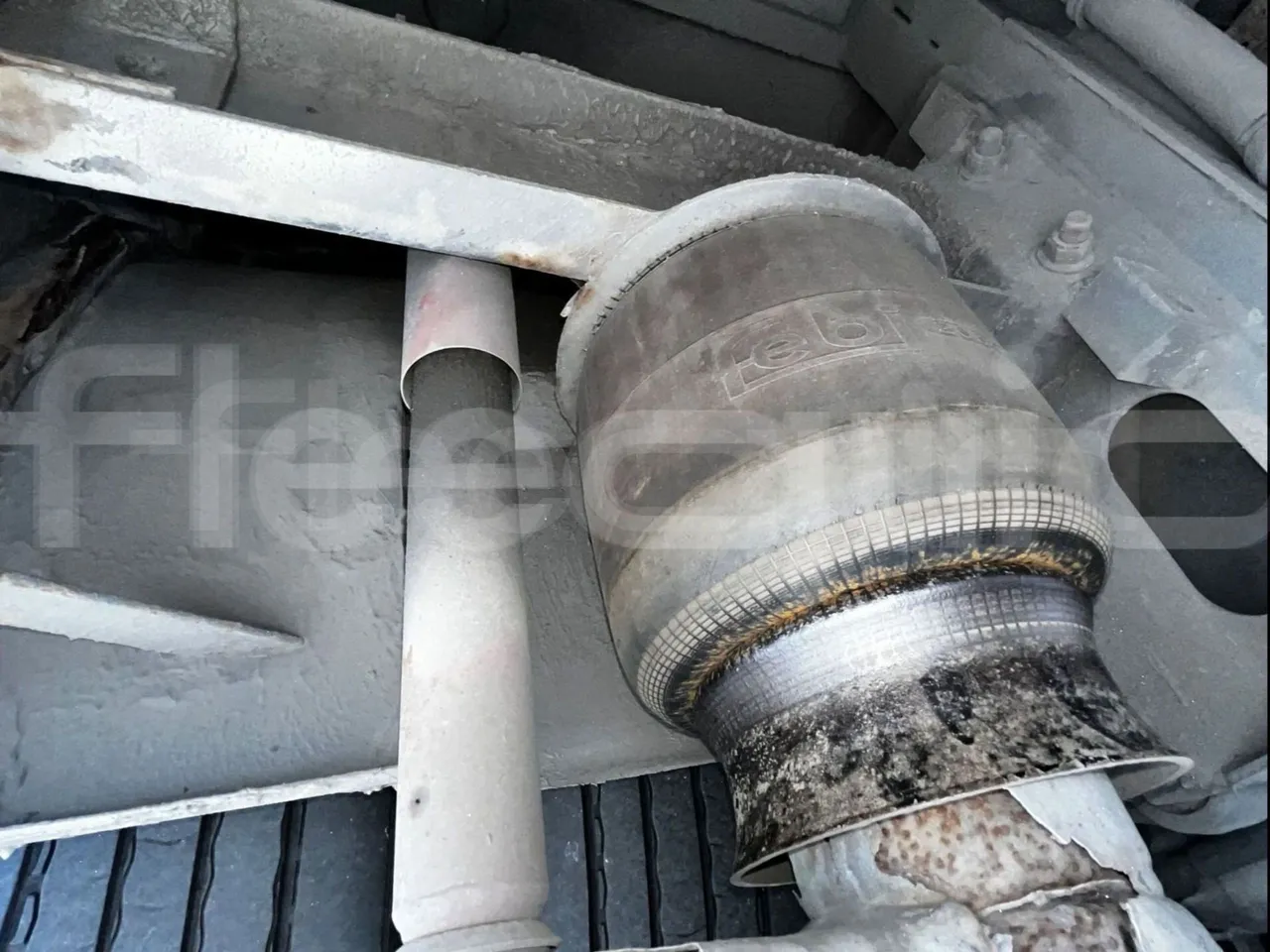 Mercedes-Benz OC 500 RF A4GC10 -EUR4 -260kW -13.5m - axle 2 shock absorbers 2 left