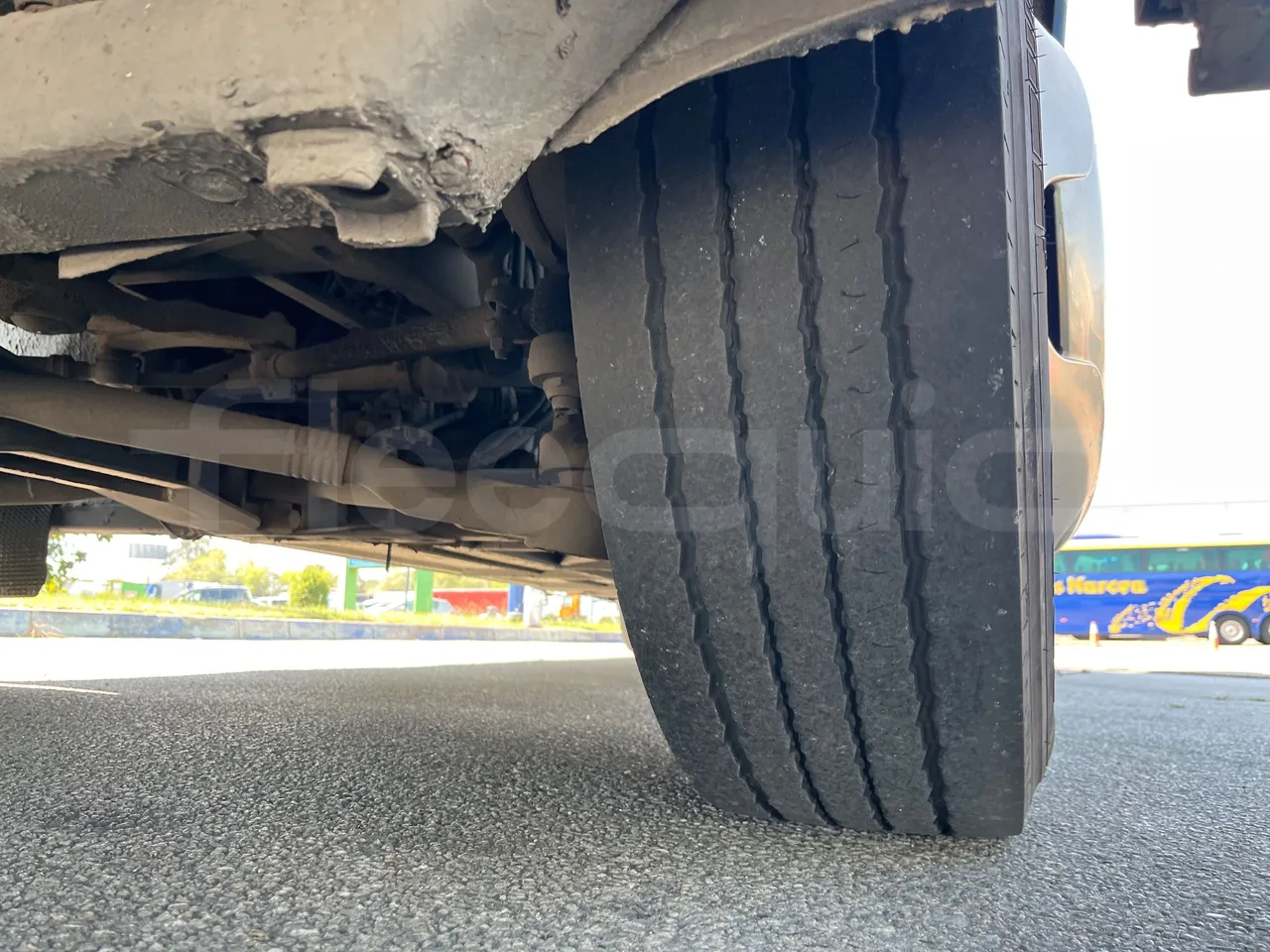 Mercedes-Benz OC 500 RF A4GC10 -EUR4 -260kW -13.5m - rear left tire photo