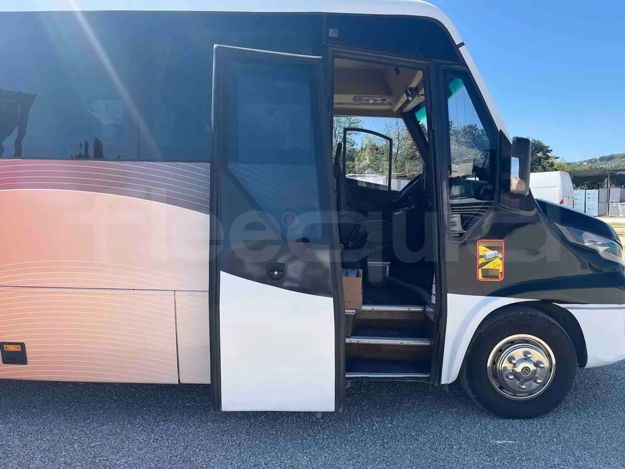 Iveco 70C18 IS72CI2DA - EUR6 - 132kW - 8.900m - front door 1 open
