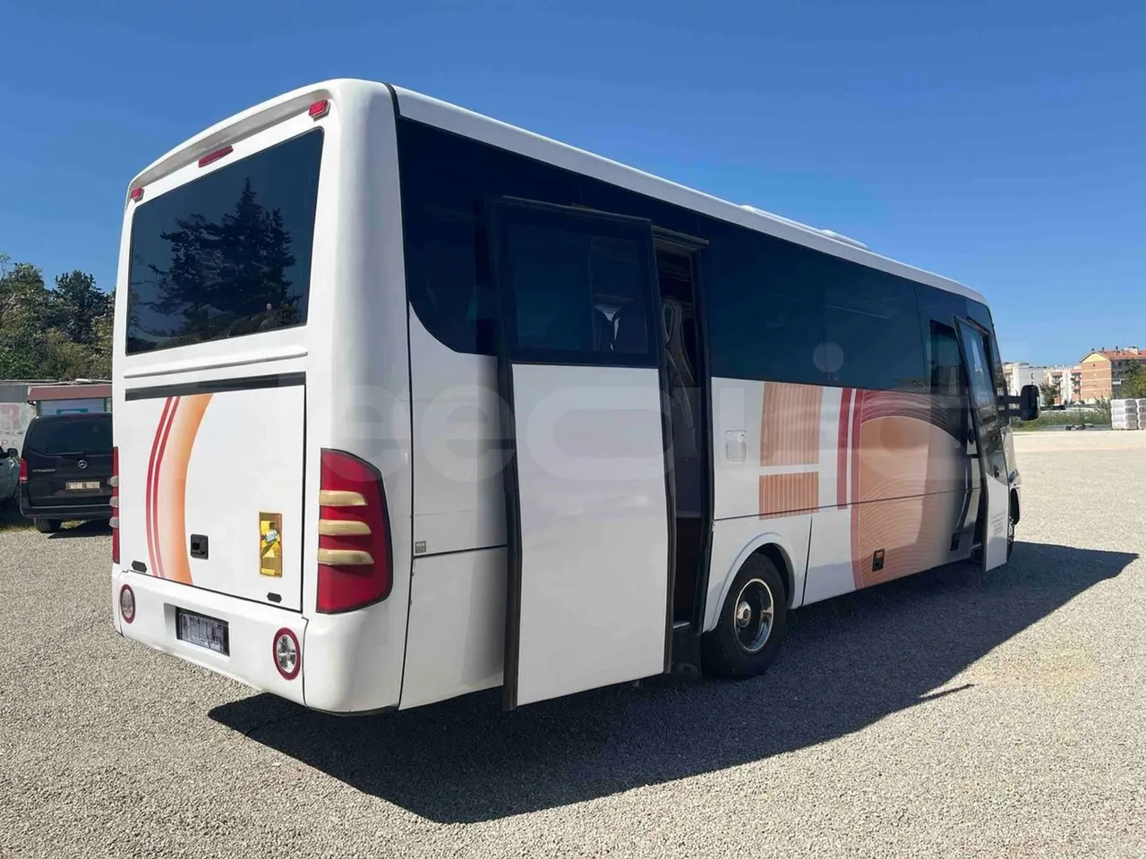 Iveco 70C18 IS72CI2DA - EUR6 - 132kW - 8.900m - 3/4 right rear doors open