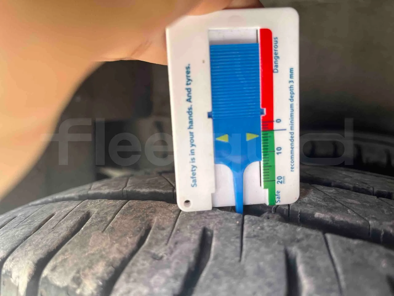 Iveco 70C18 IS72CI2DA - EUR6 - 132kW - 8.900m - tread condition front tires right