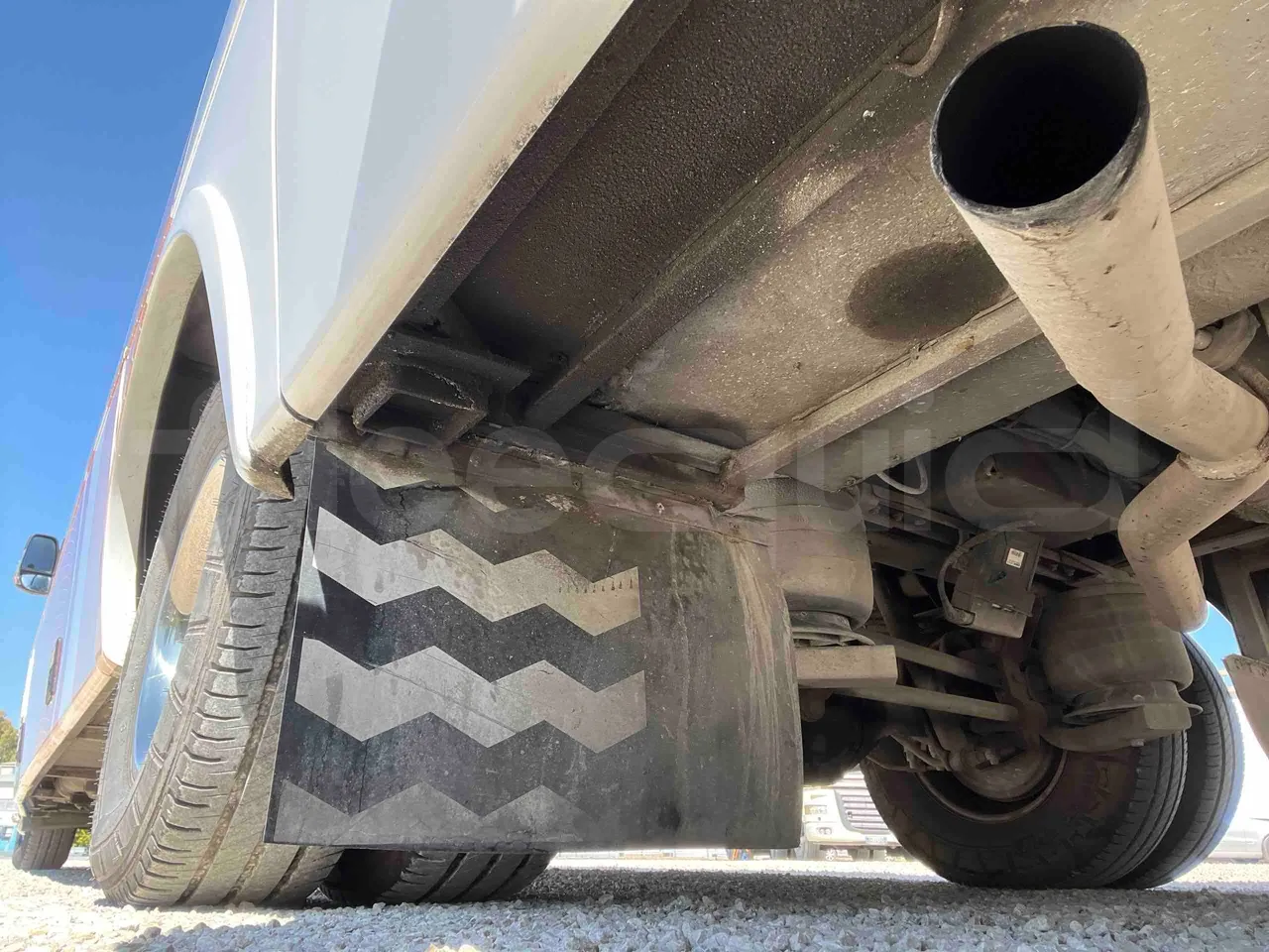 Iveco 70C18 IS72CI2DA - EUR6 - 132kW - 8.900m - axle 2 shock absorbers 1 left