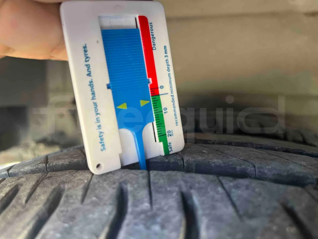 Iveco 70C18 IS72CI2DA - EUR6 - 132kW - 8.900m - front left tire measurements