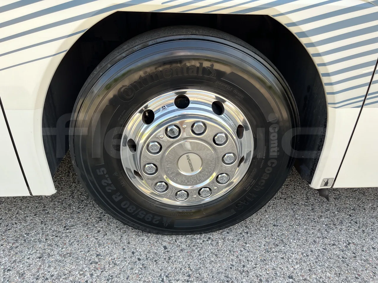 Neoplan Tourliner - First Axle Left Side: Complete Tyre