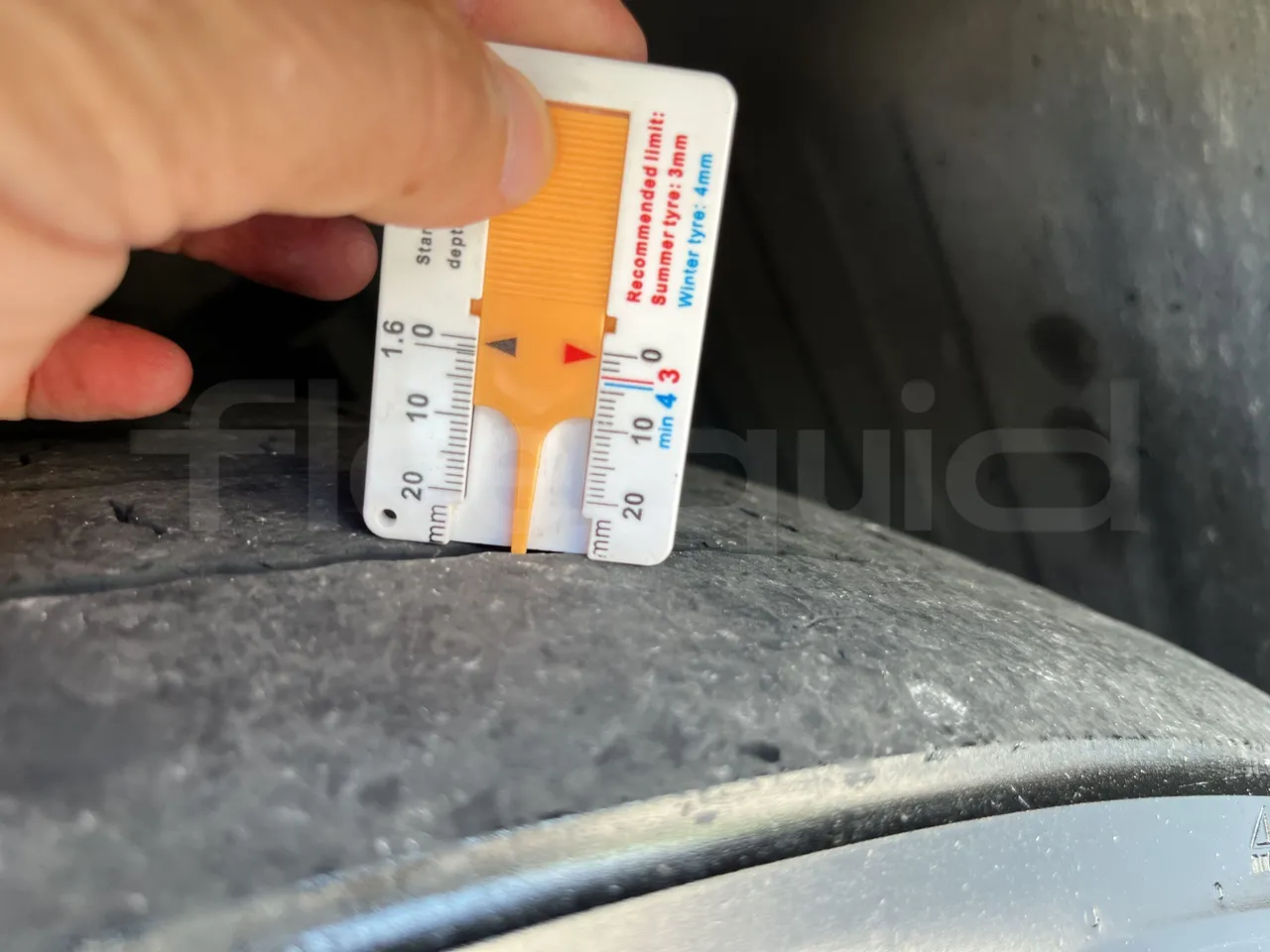 Neoplan Tourliner - First Axle Left Side: Tyre Thickness