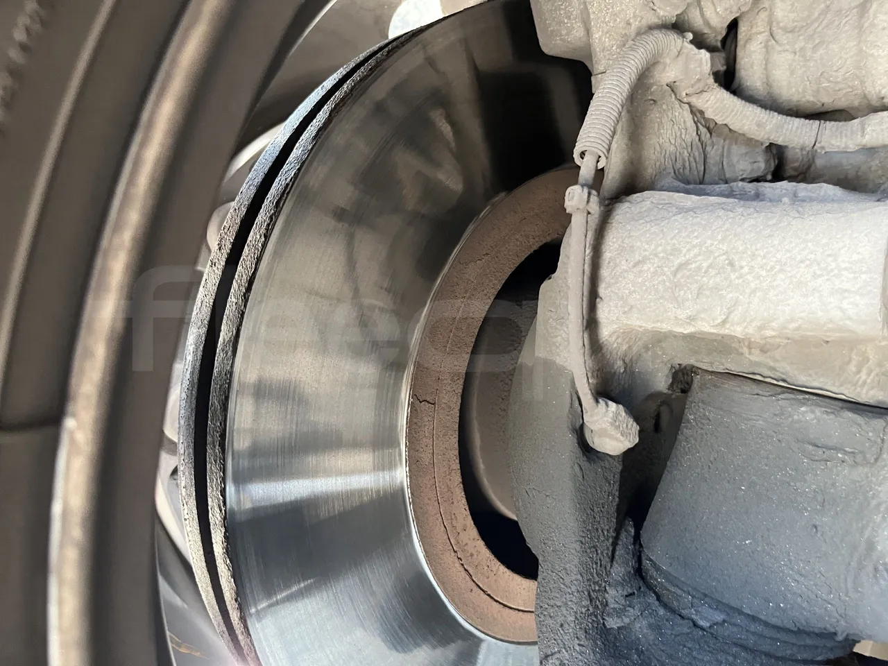 Neoplan Tourliner - First Axle Discs Right Side
