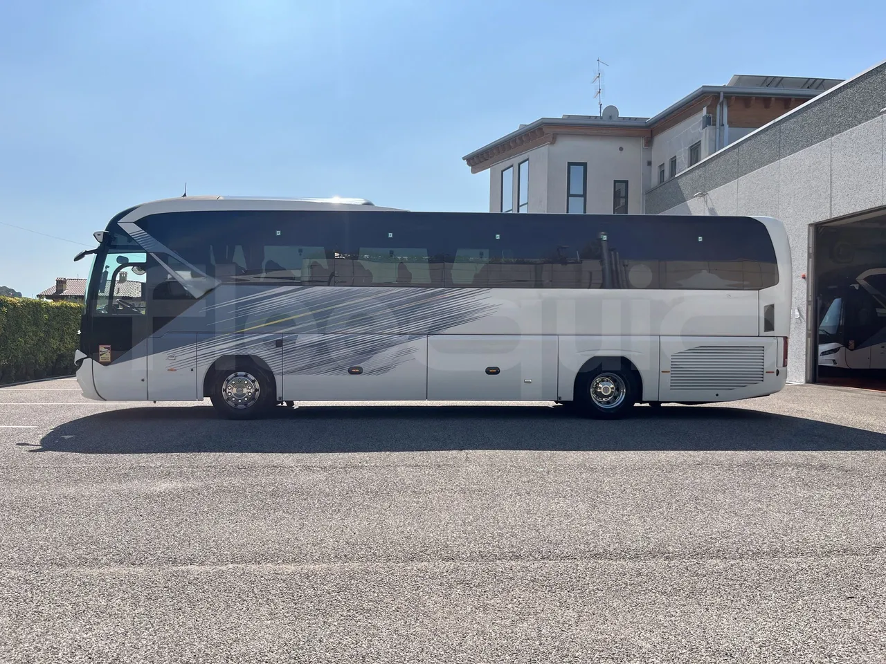 Neoplan Tourliner - Left Side