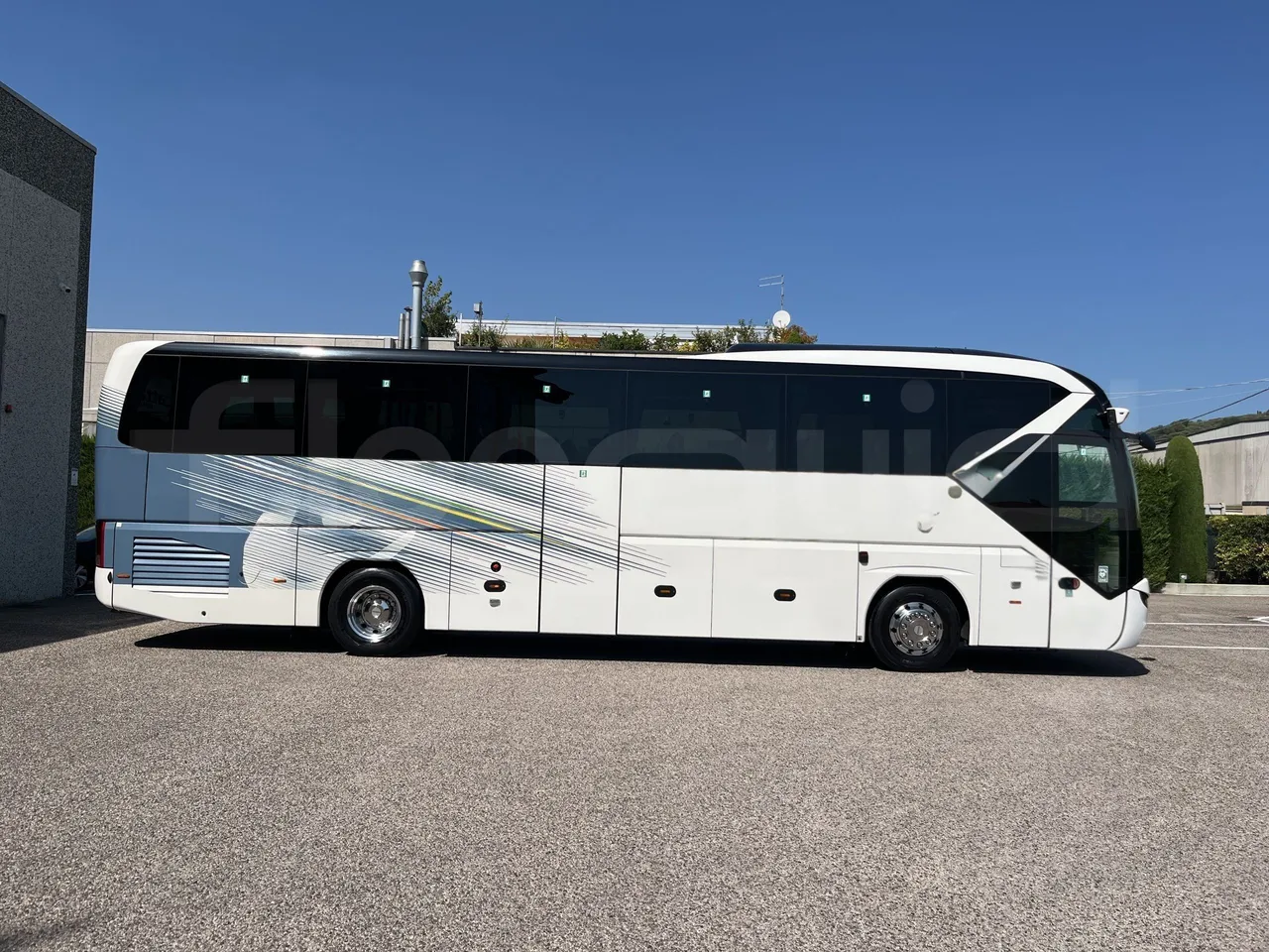 Neoplan Tourliner - Right Side
