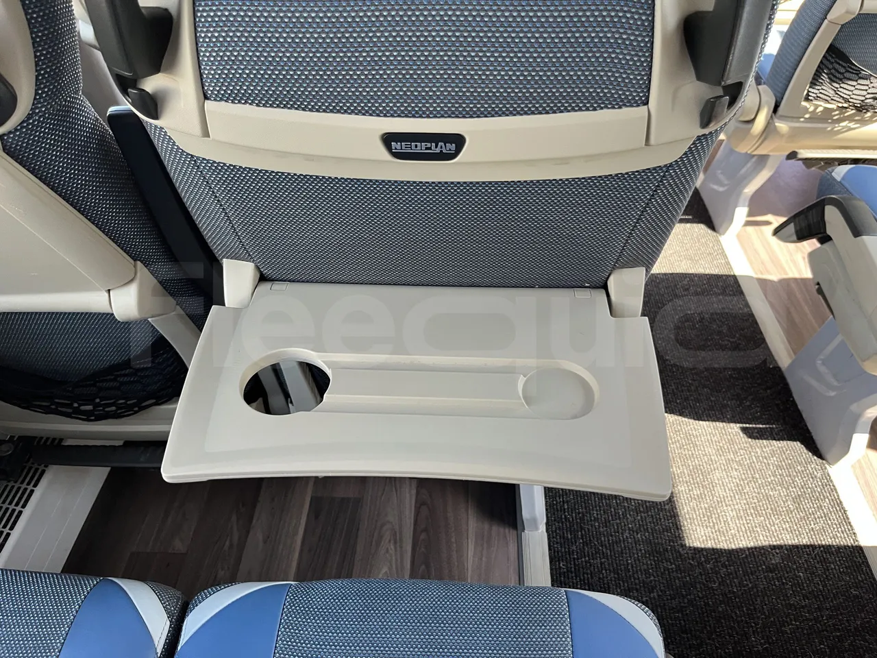 Neoplan Tourliner - Table