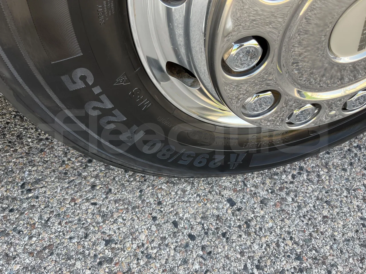 Neoplan Tourliner - First Axle Left Side: Tyre Size