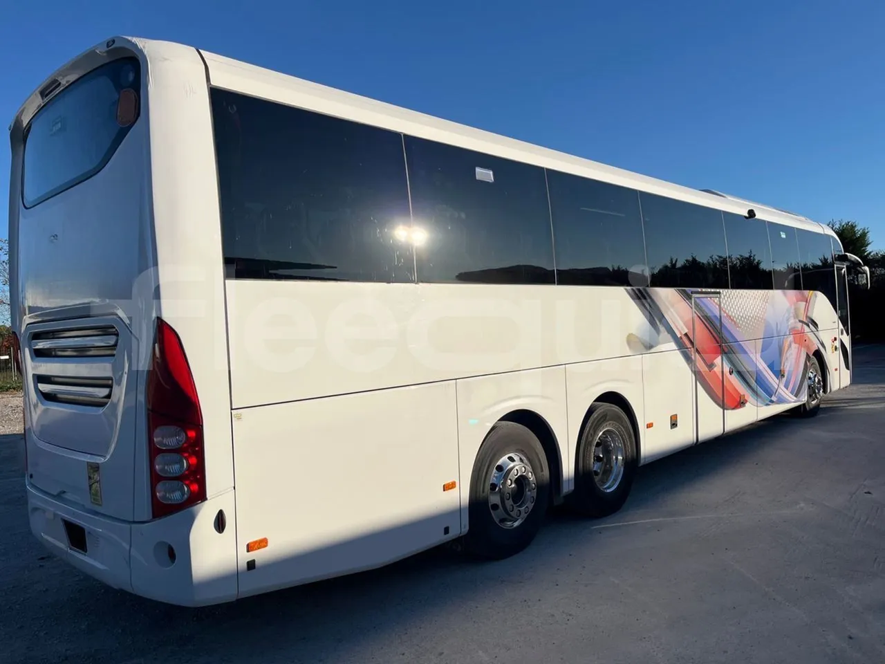 Volvo 9700 B6SC - Euro6 - 345kW - 14mt - 3/4 right rear doors closed