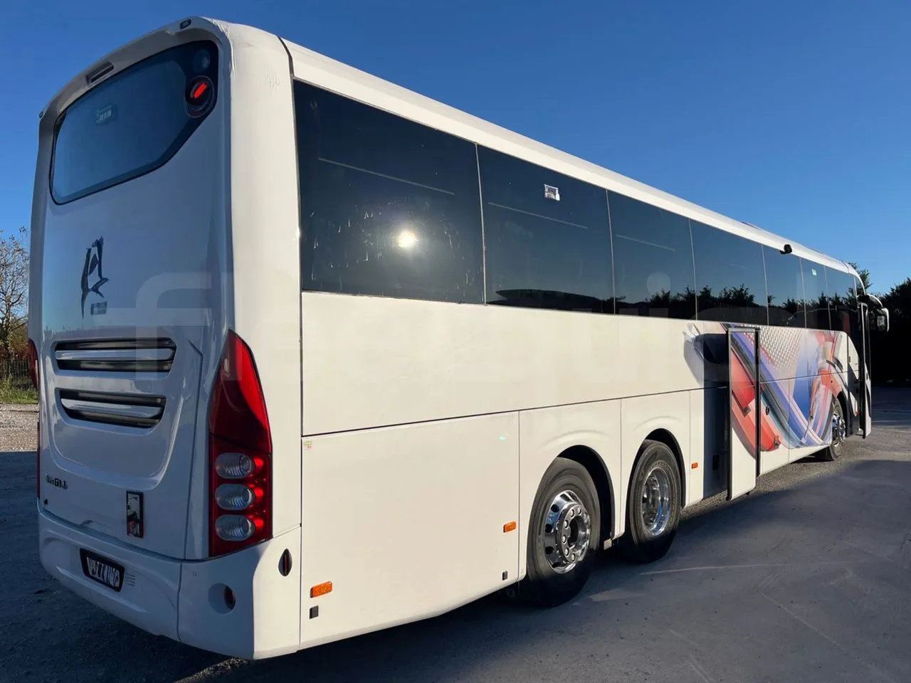Volvo 9700 B6SC - Euro6 - 345kW - 14mt - 3/4 right rear doors open