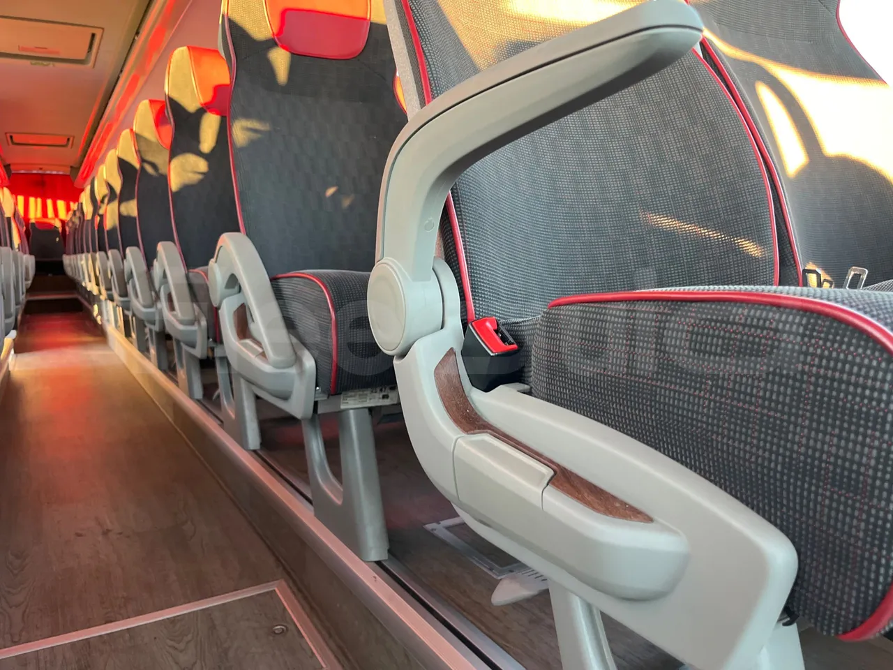 Volvo 9700 B6SC - Euro6 - 345kW - 14mt - armrest detail photo