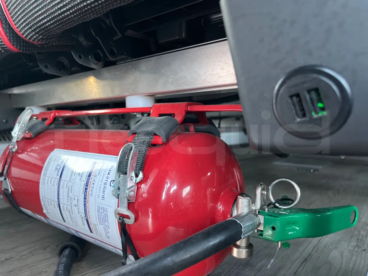 Volvo 9700 B6SC - Euro6 - 345kW - 14mt - usb charging detail