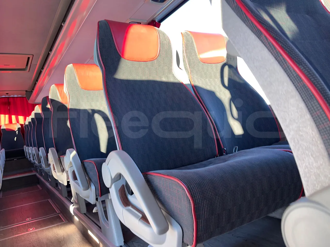 Volvo 9700 B6SC - Euro6 - 345kW - 14mt - disabled area photo