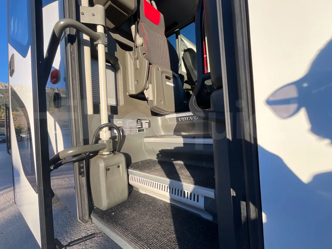 Volvo 9700 B6SC - Euro6 - 345kW - 14mt - door mechanism photo