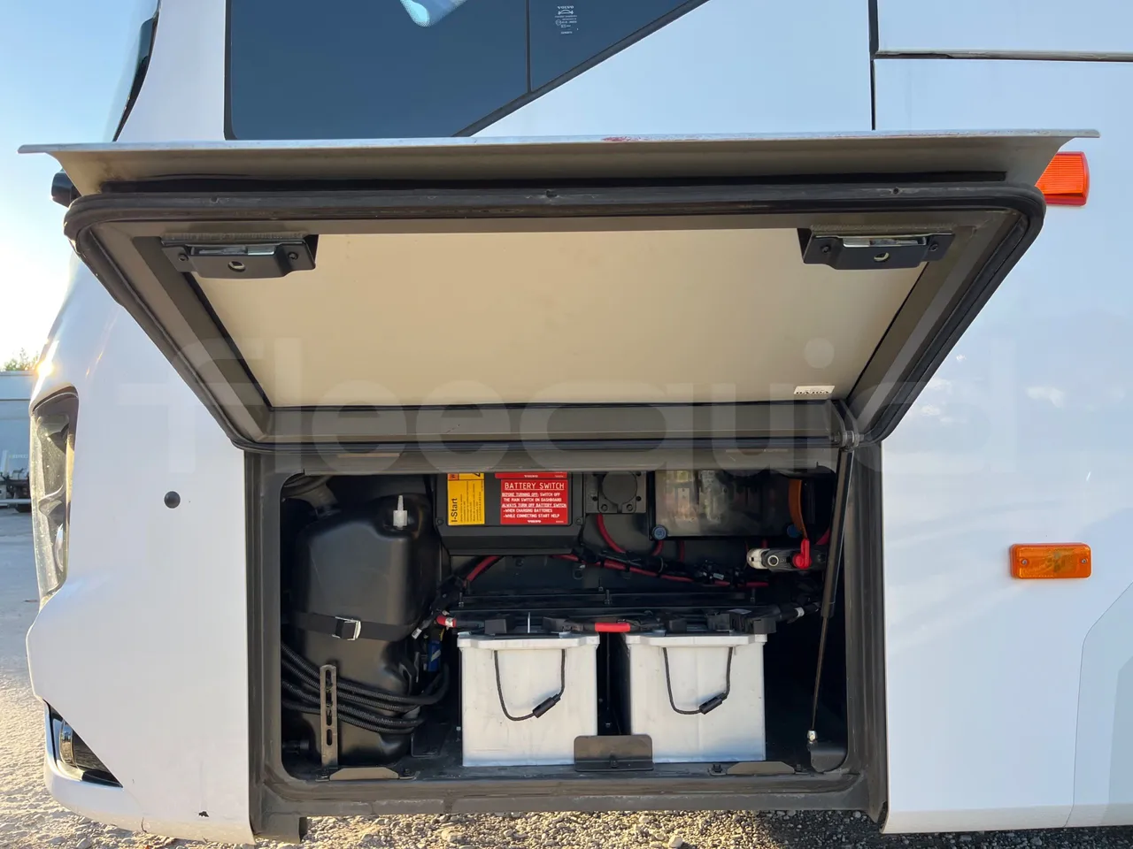 Volvo 9700 B6SC - Euro6 - 345kW - 14mt - external compartments photo