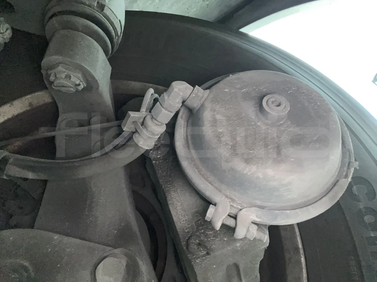 Volvo 9700 B6SC - Euro6 - 345kW - 14mt - front brake calipers left