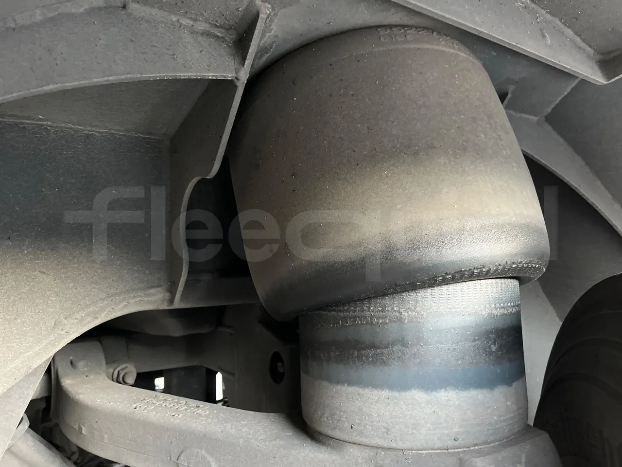 Volvo 9700 B6SC - Euro6 - 345kW - 14mt - front shock absorbers left